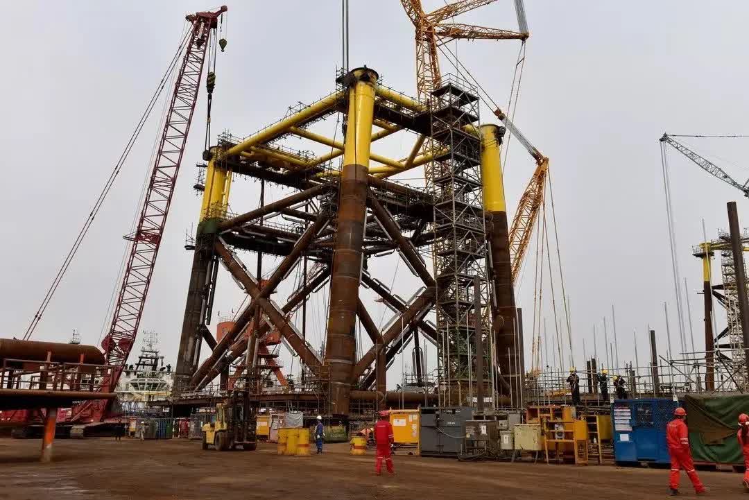 EZW11S-200/4000 風塔重型卷板機 EZW11S-200/4000 風塔重型卷板機